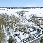 Atmospheric With And Garden Holiday home *