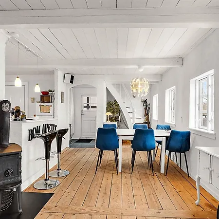 Stimmungsvolles Mit Und Garten Ferienhaus
