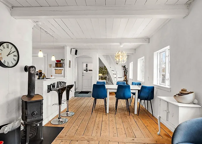 Atmospheric With And Garden Сasa de vacaciones