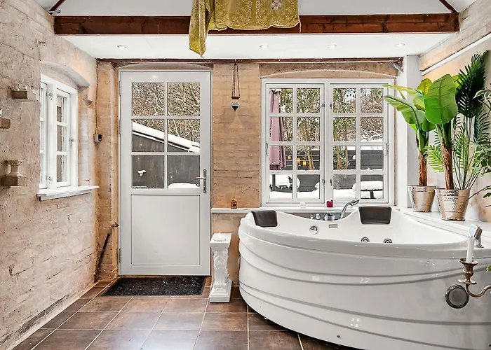 Atmospheric With And Garden 度假居